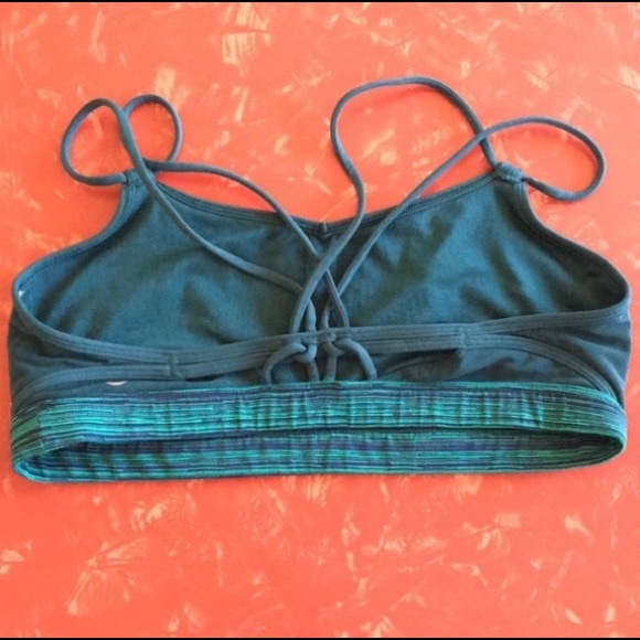 Lululemon make a move bra size 8 - Picture 6 of 6